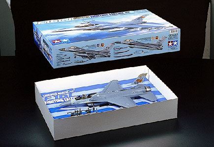 Tamiya 1/32 Lockheed F-16 Cj F.Falcon