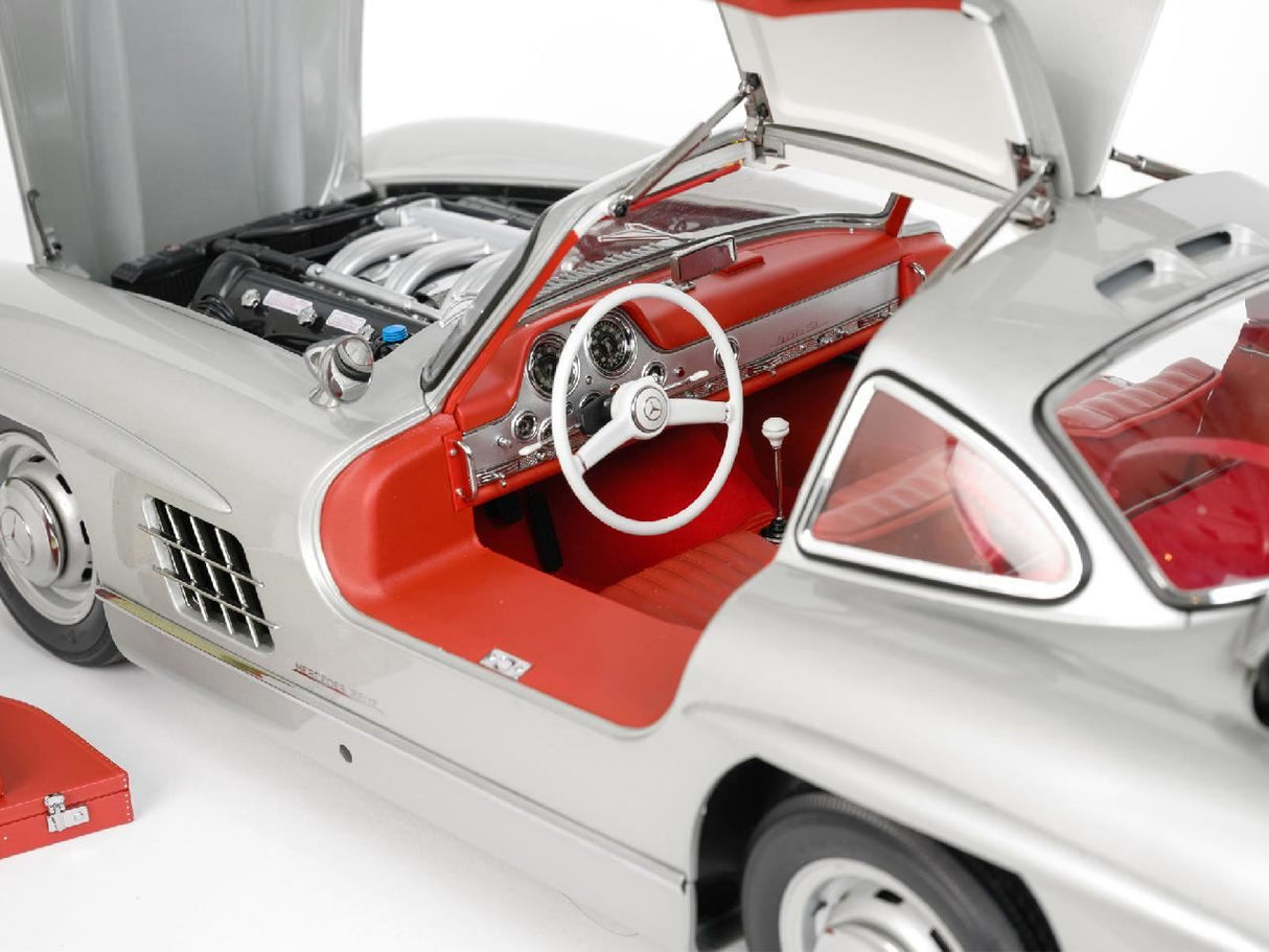 Ixo (Parent) Mercedes 300 Sl Silver 1/8 Scale Full Metal Kit