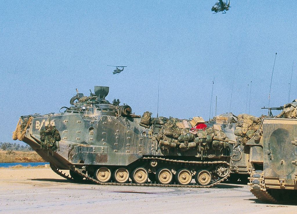 Dragon 1/72 AAVP7A1 RAM / RS with 3D Interior