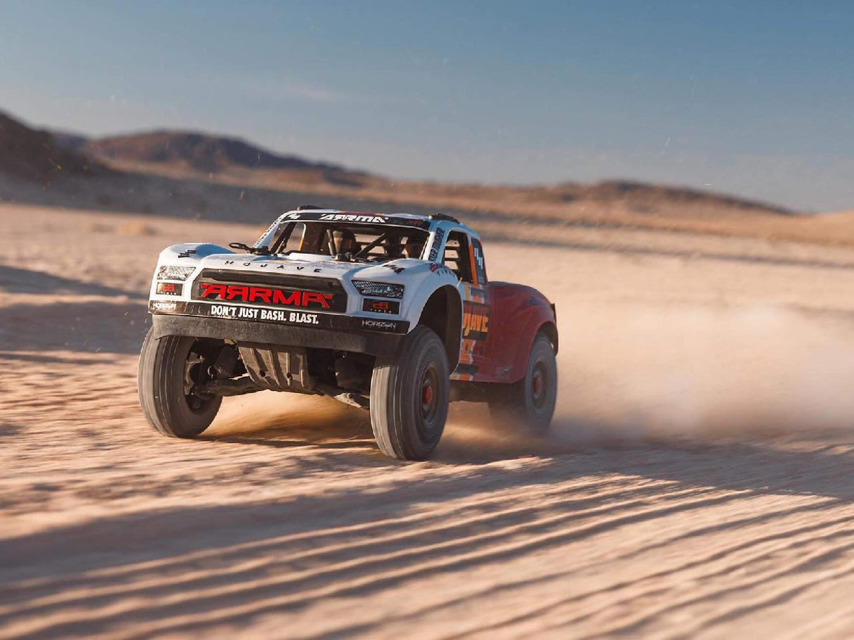 Arrma 1/8 MOJAVE 4X4 4S BLX Desert Truck RTR, White