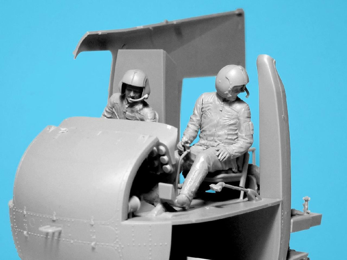 Icm S-64 Helicopter Crew (3 Figures)