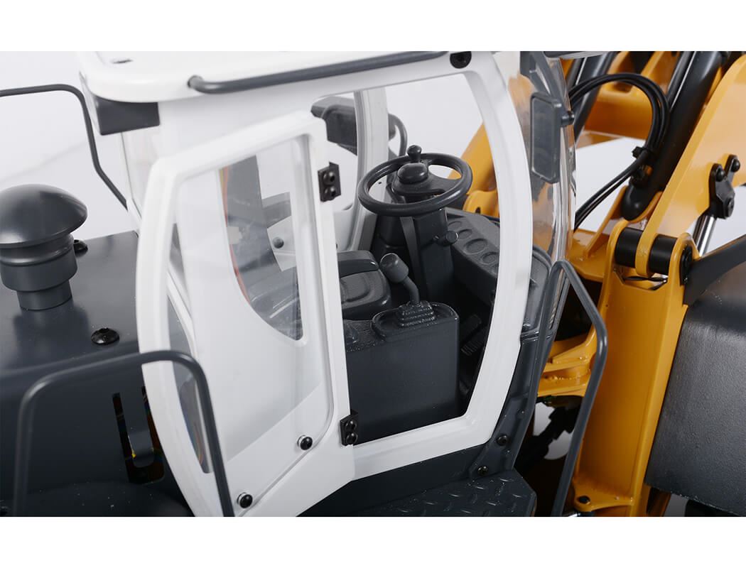 RC4WD 1/14 EARTH MOVER 870K HYDRAULIC WHEEL LOADER (YELLOW AND WHITE)