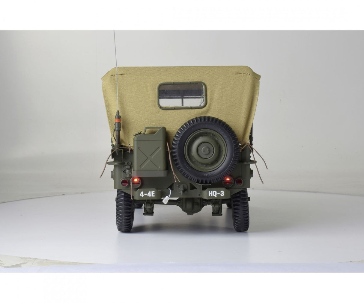 Ixo (Parent) Full Kit Willys & Acc. 1/8 Scale Metal Kit