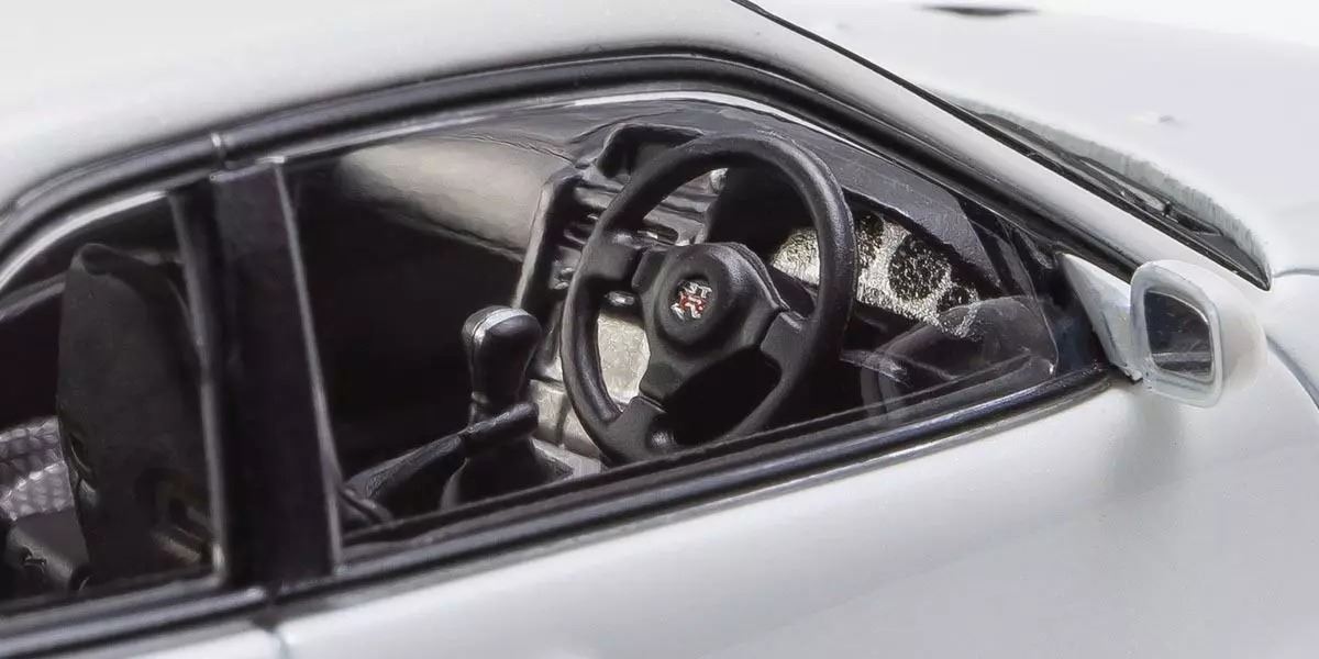 Kyosho 1:43 Nissan Skyline R34 Gt-R V-Spec Ii White Pearl
