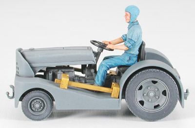 Tamiya 1/48 Vought F4U-1D Corsair With Moto Tug