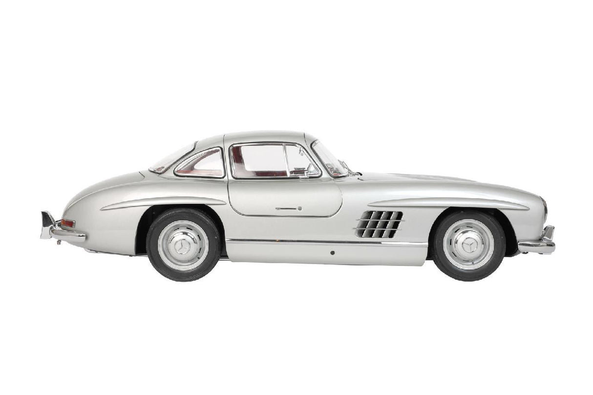 Ixo (Parent) Mercedes 300 Sl Silver 1/8 Scale Full Metal Kit