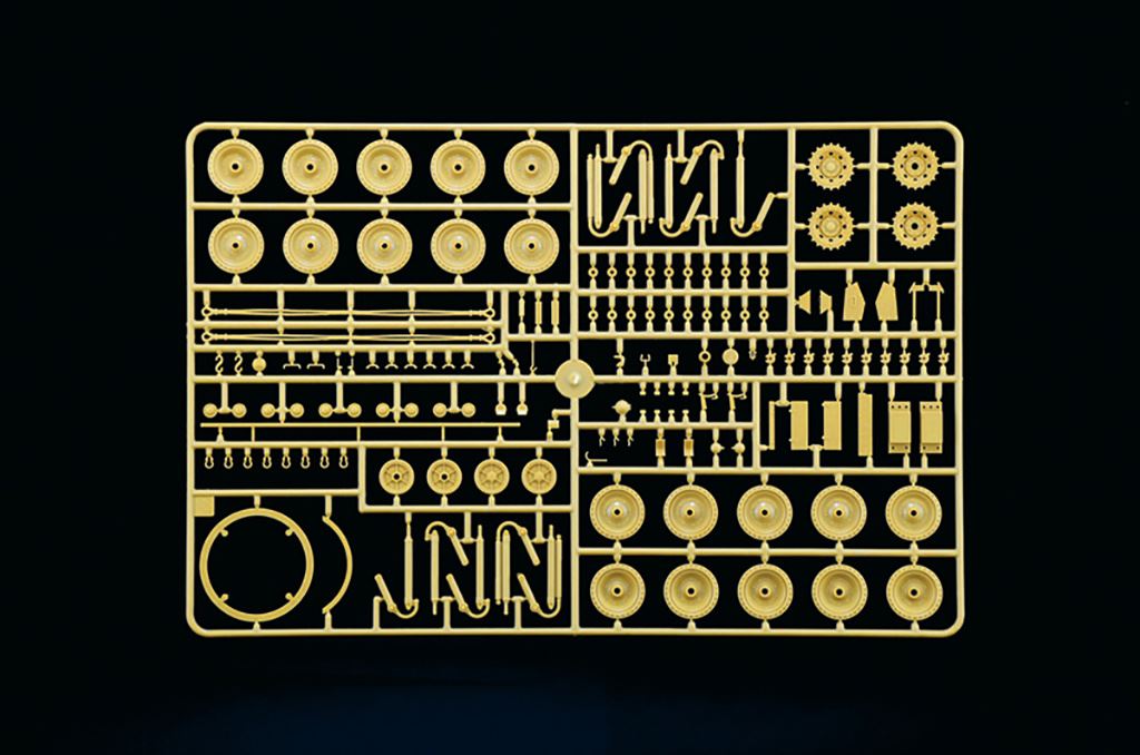 Italeri CRUSADER MK III WITH TANK CREW El Almn