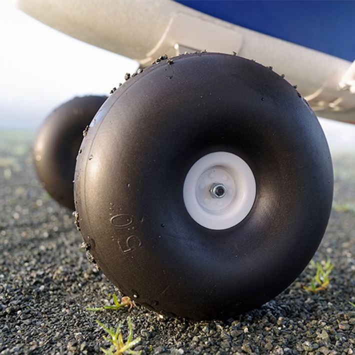 Fms 1400Mm Kingfisher Pnp With Wheels,Floats,Skis And Flaps