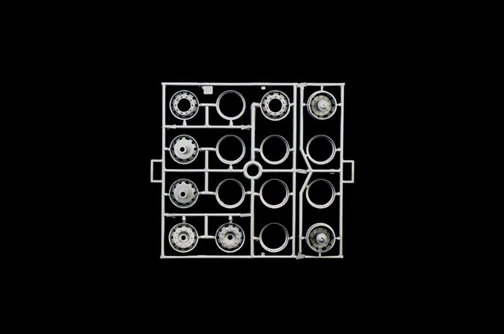 Italeri Volvo F-12 Intercooler (Low Roof) with accessories