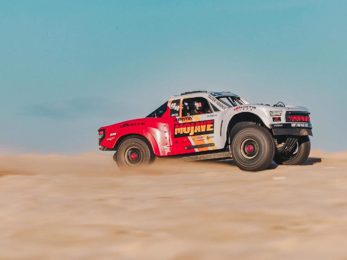 Arrma 1/8 MOJAVE 4X4 4S BLX Desert Truck RTR, White