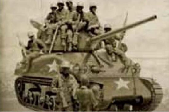 Italeri M4A1 Sherman With Infantry