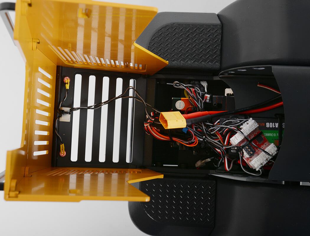 RC4WD 1/14 EARTH MOVER 870K HYDRAULIC WHEEL LOADER (YELLOW AND WHITE)