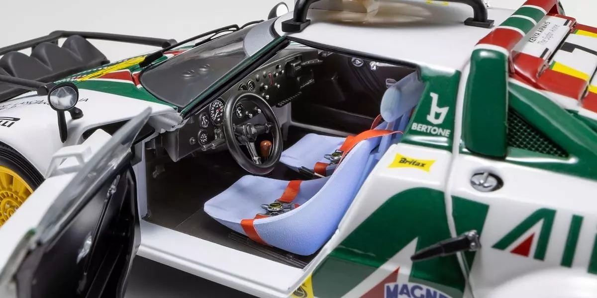 Kyosho 1:18 Lancia Stratos Hf S.Munari 3Rd Safari Rally 1977 Nr.7