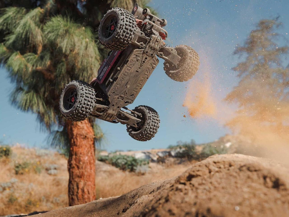 Arrma 1/10 Outcast 4x4 4S BLX Centre Diff Stunt MT (Red)