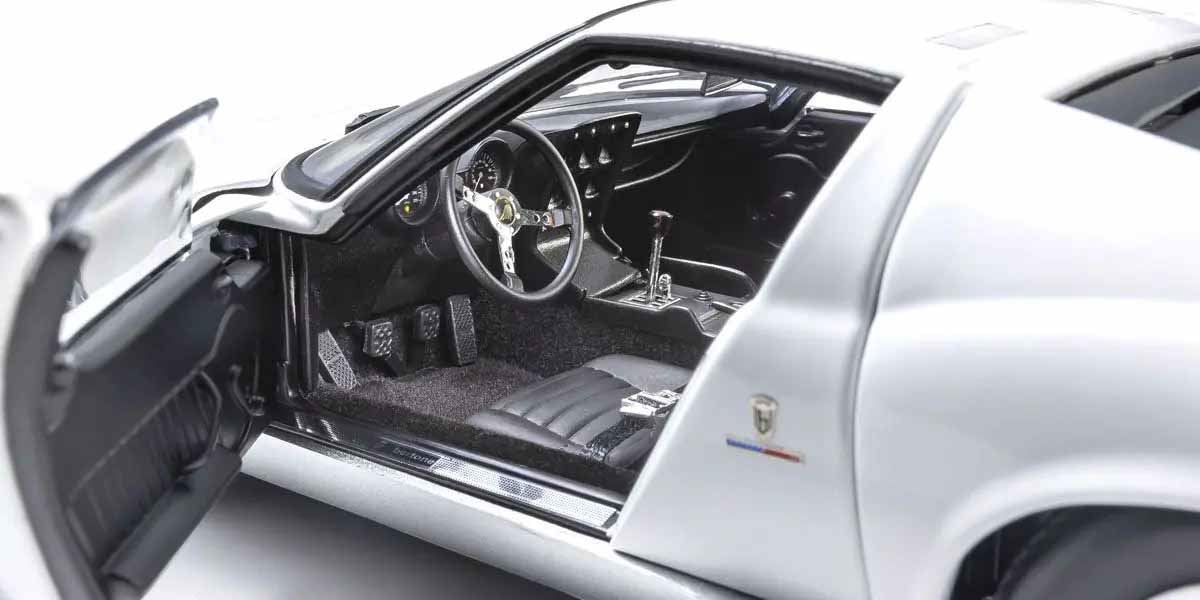 Kyosho 1:18 Lamborghini Miura P400 1968 White-Silver