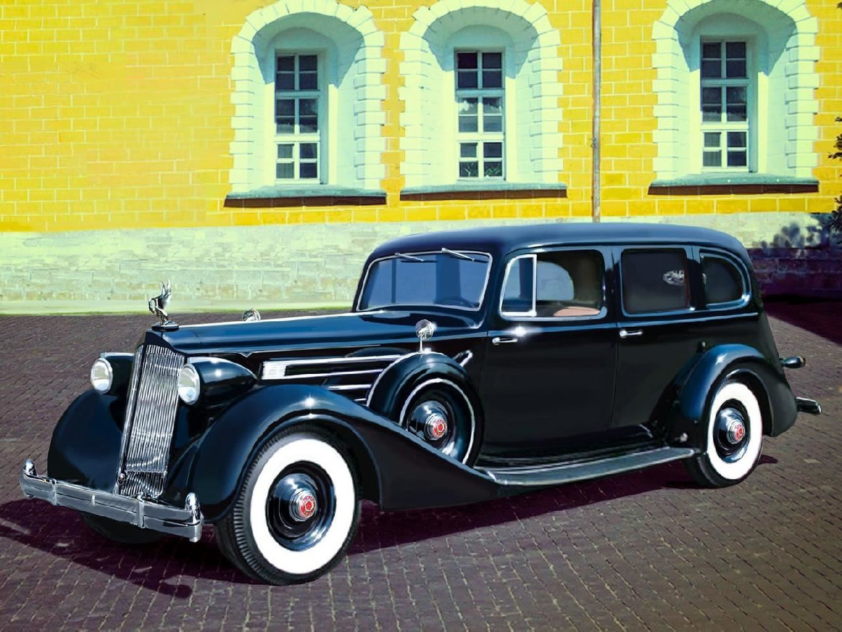 Icm Packard Twelve (Model 1936), Wwii Soviet Leaders' Car With Passengers (5 Figures)