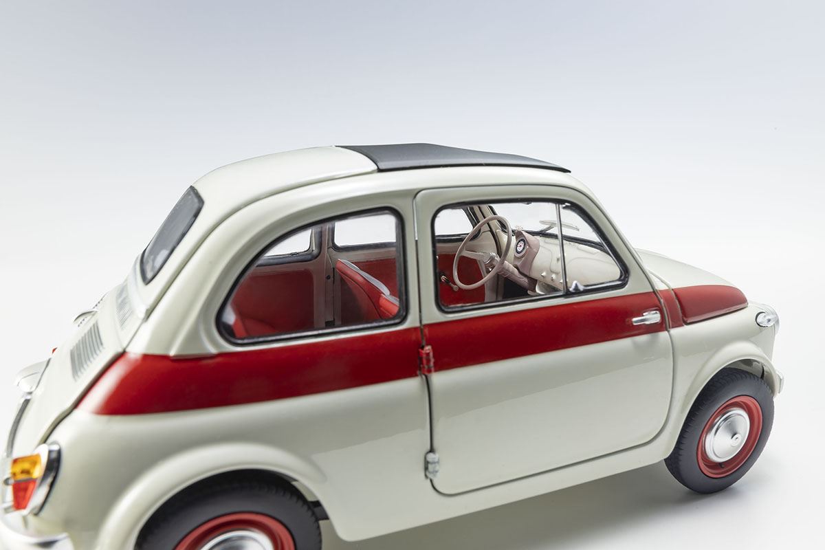 Kyosho 1:18 Fiat Nuova 500 Sport Light Gray/Red Line