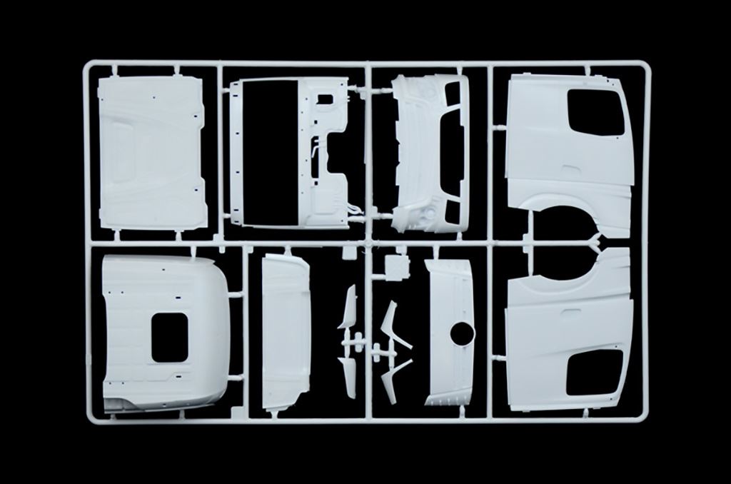 Italeri 1/24 Mercedes Benz Actros Mp4 Showtruck