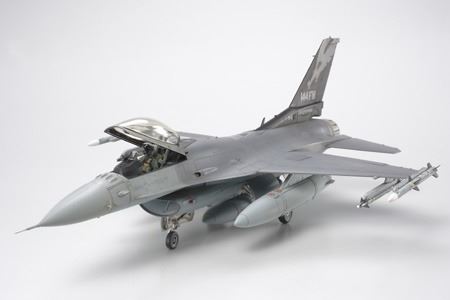 Tamiya F-16C (Black 25/32)