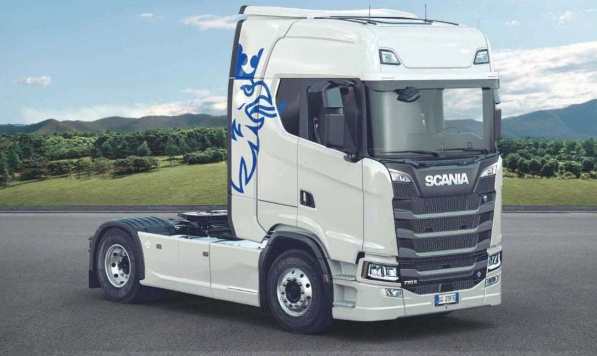 Italeri Scania S770 V8 inWhite Cabin