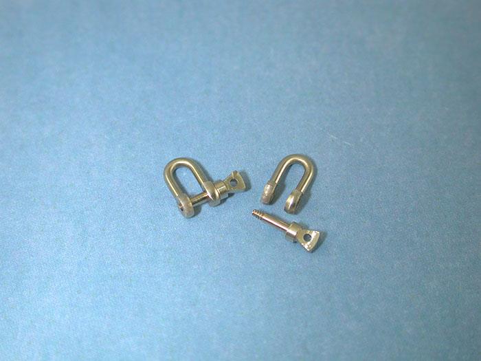 Radio Active Shackle 4x7, M1 Threaded Pin (pk2)