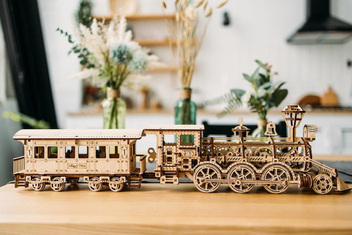 WOOD TRICK Locomotive R17