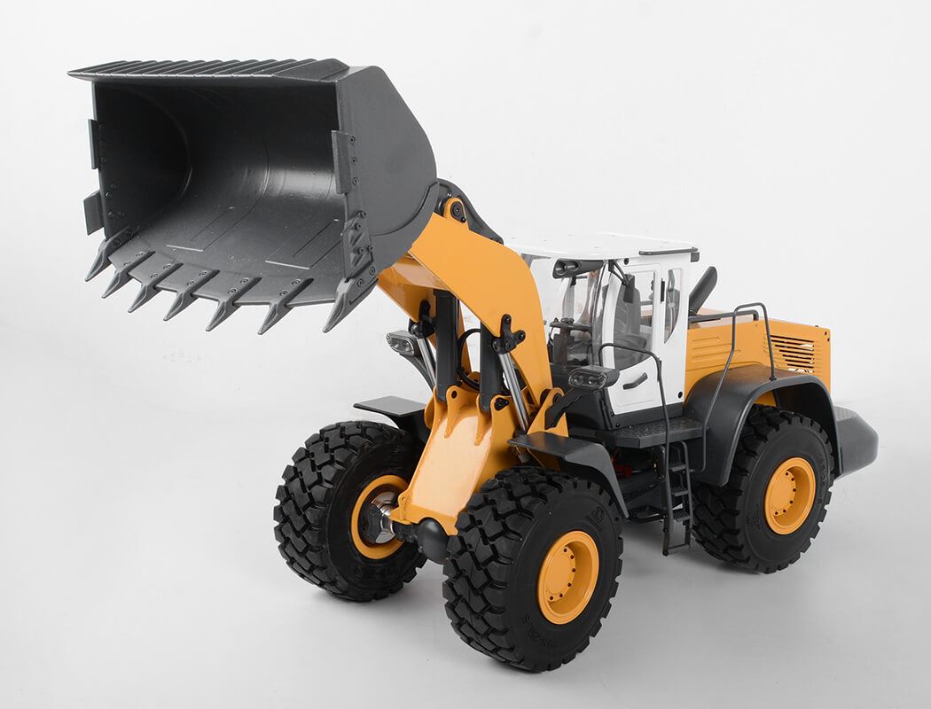 RC4WD 1/14 EARTH MOVER 870K HYDRAULIC WHEEL LOADER (YELLOW AND WHITE)
