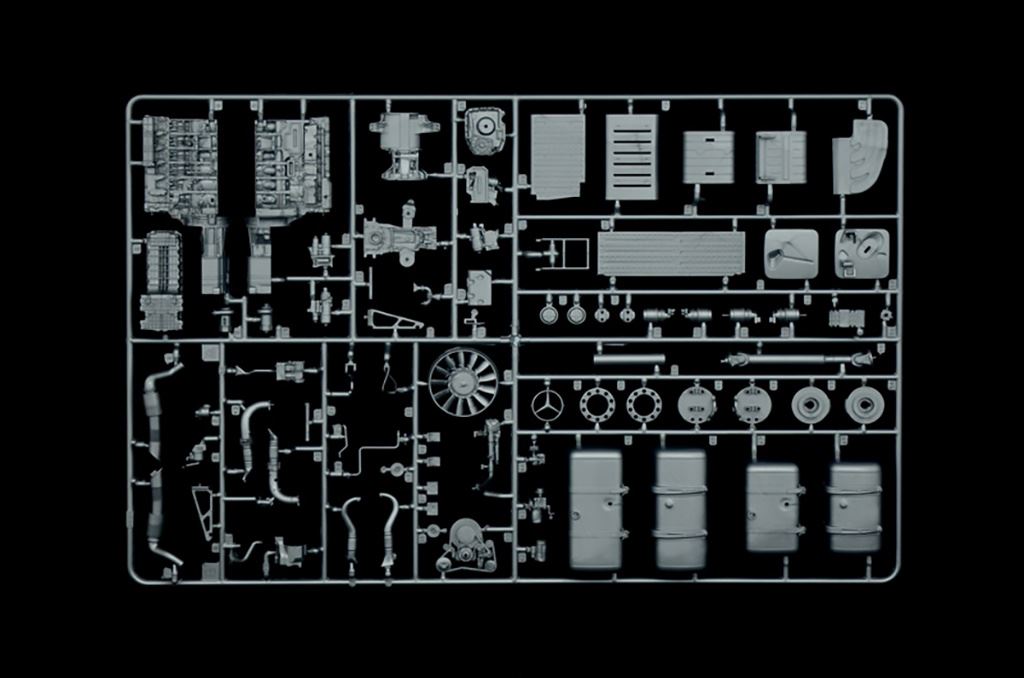 Italeri 1/24 Mercedes Benz Actros Mp4 Showtruck