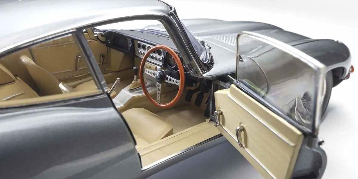 Kyosho 1:18 Jaguar E-Type 3.8L Coupe Mk1 1961 Gun Metal