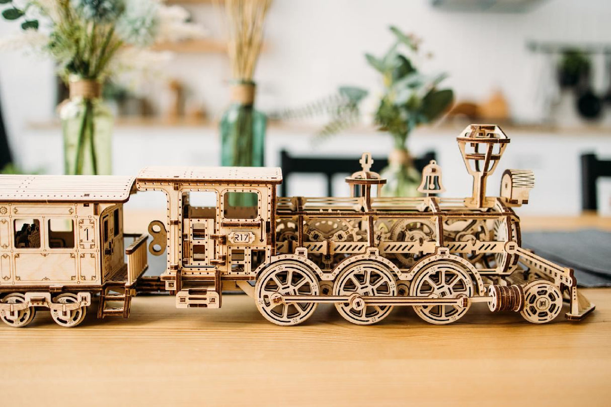WOOD TRICK Locomotive R17