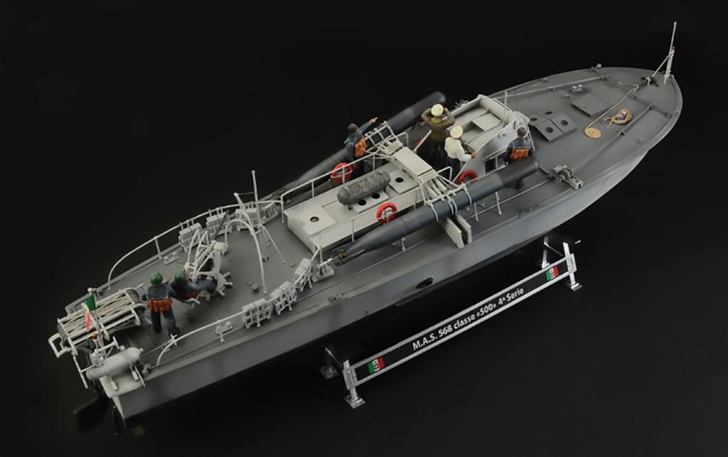 Italeri M.A.S. 568 4a Serie with crew
