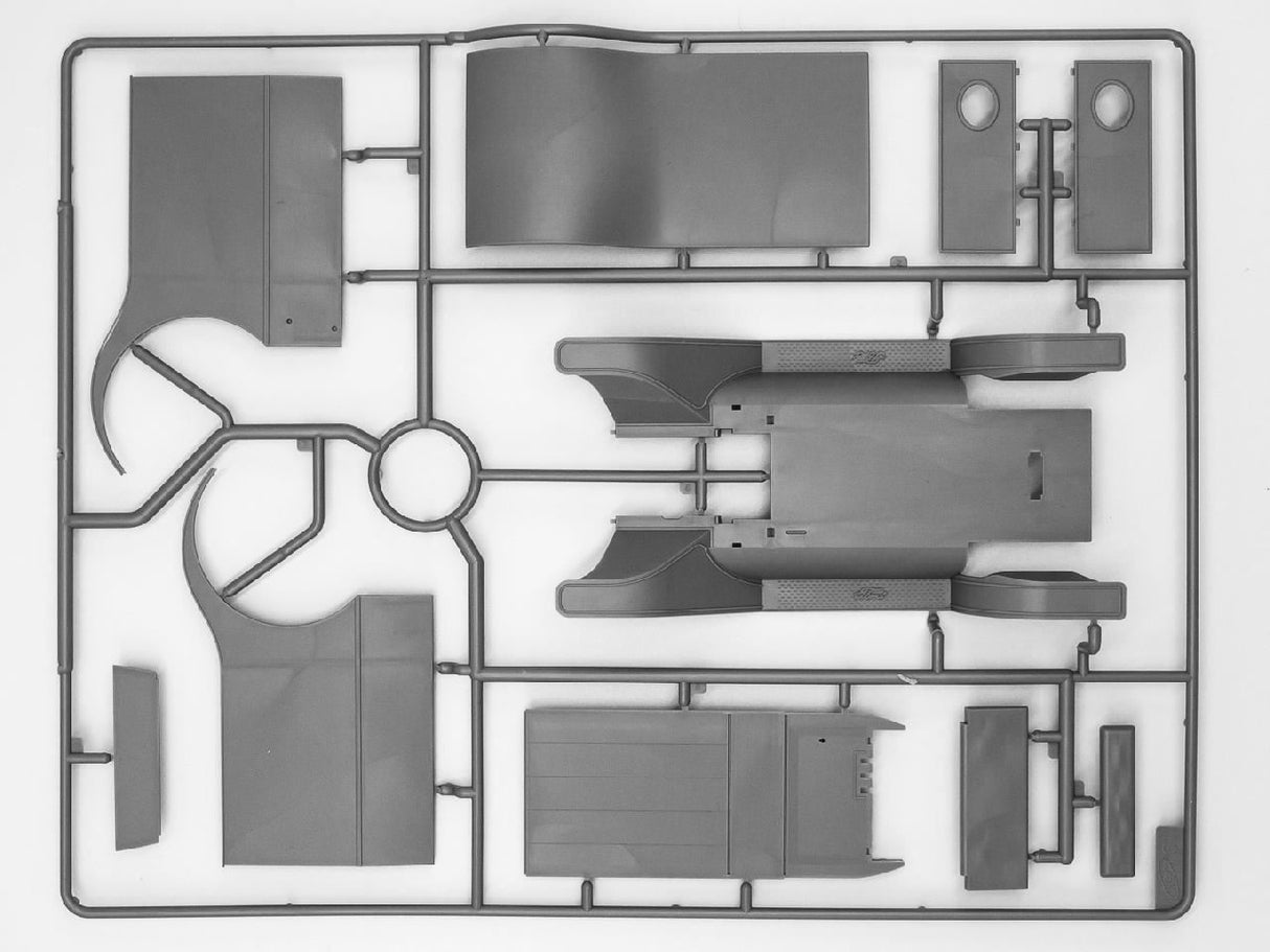 Icm The Various 'Tin Lizzie' Ford Model T Variants (Set Of 3)