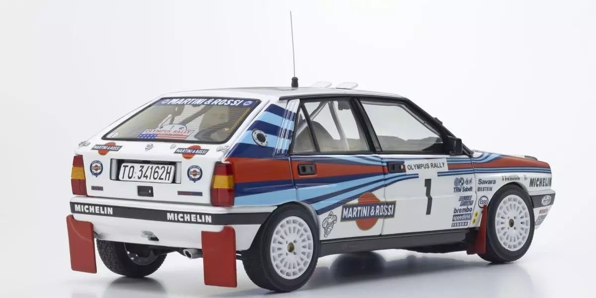 Kyosho 1:18 Lancia Delta Hf Integrale (8V) Olympus 1988 Martini Nr.1