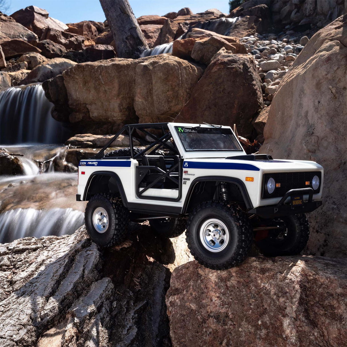 Axial 1/10 SCX10III Early Ford Bronco 4WD RTR, White