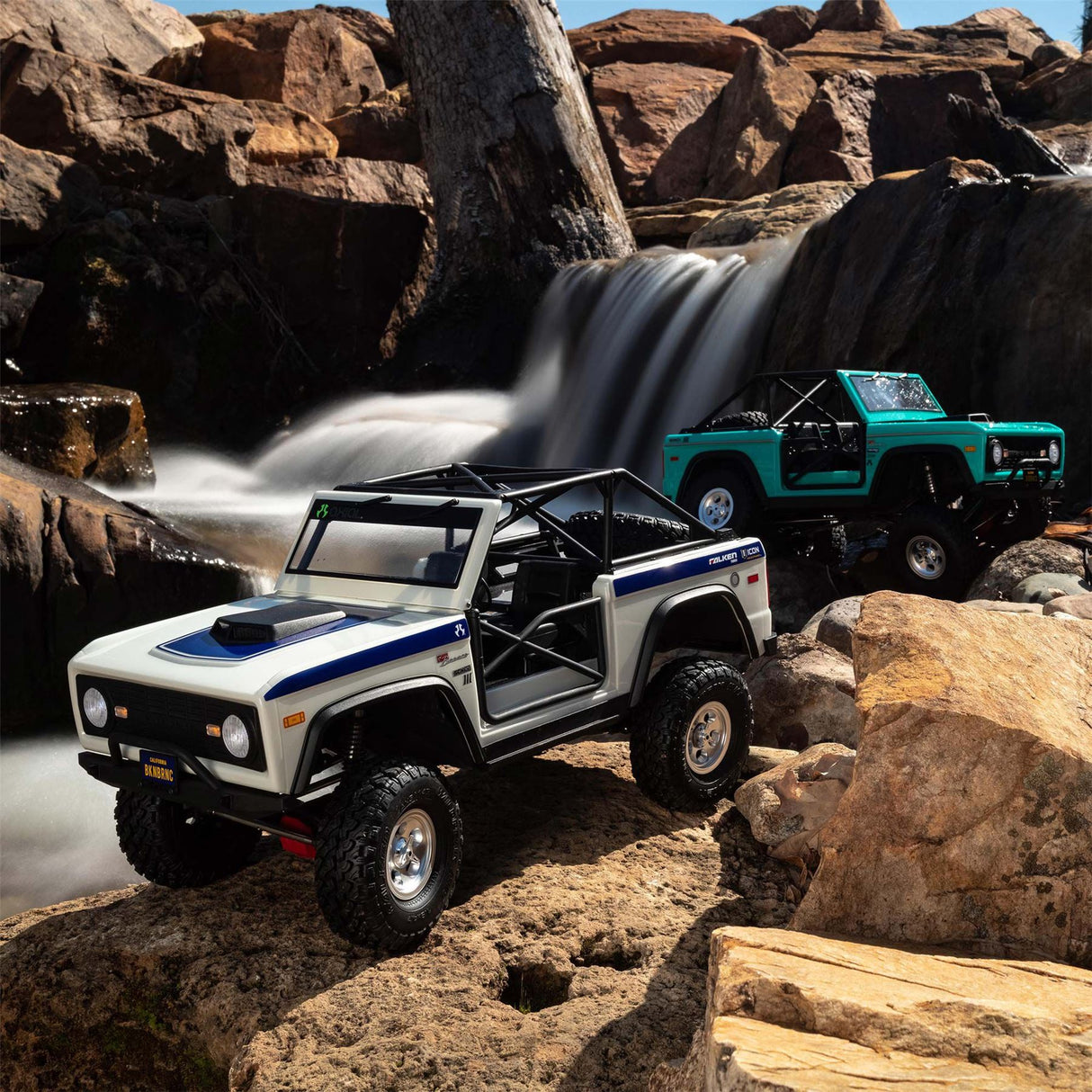 Axial 1/10 SCX10III Early Ford Bronco 4WD RTR, White