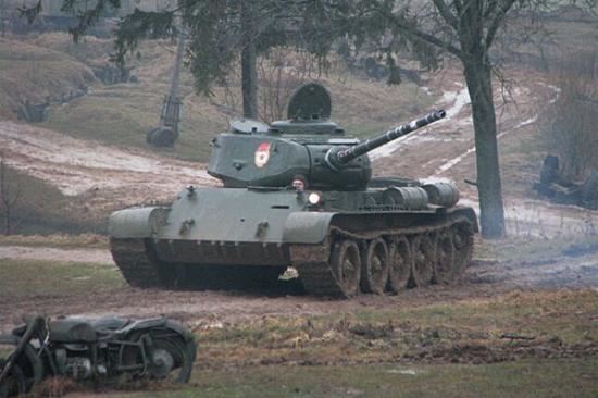 Zvesda T-44 Soviet Tank