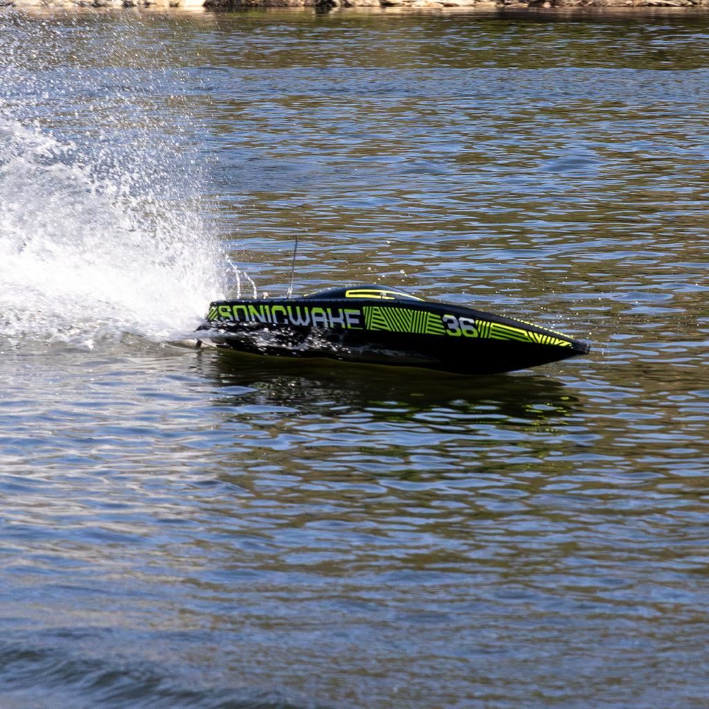 Proboat Sonicwake 36In V3 Self-Righting V-Hull Boat Rtr, Black