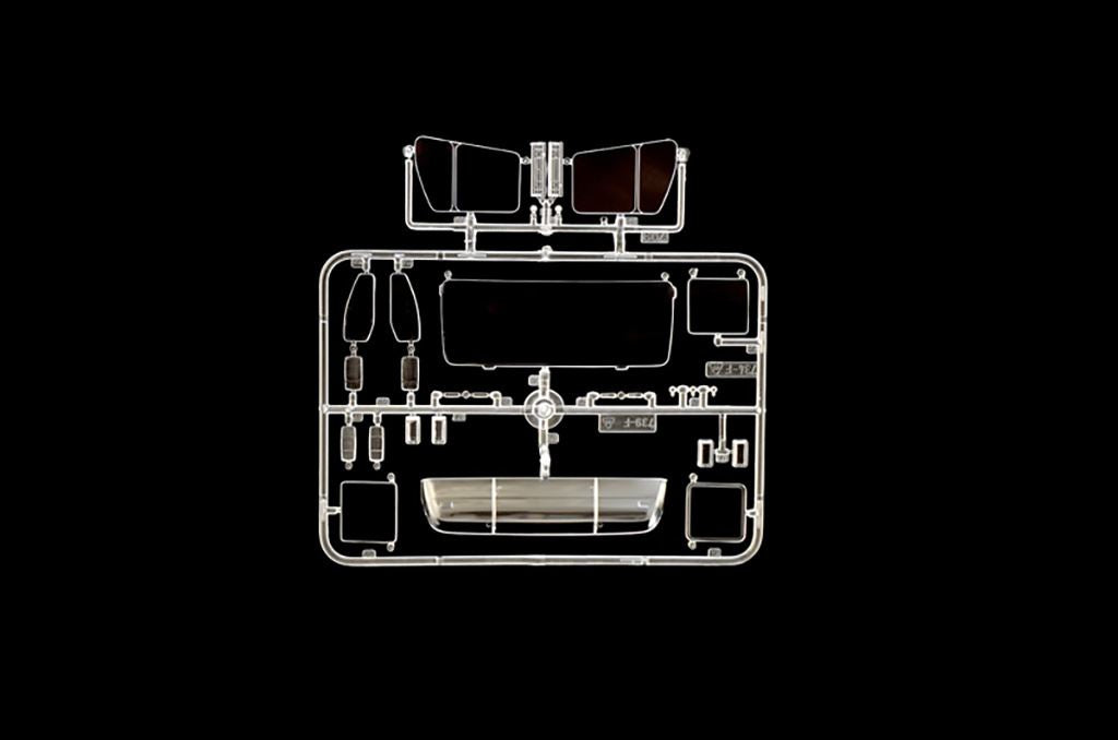 Italeri Mercedes-Benz SK 1844LS V8