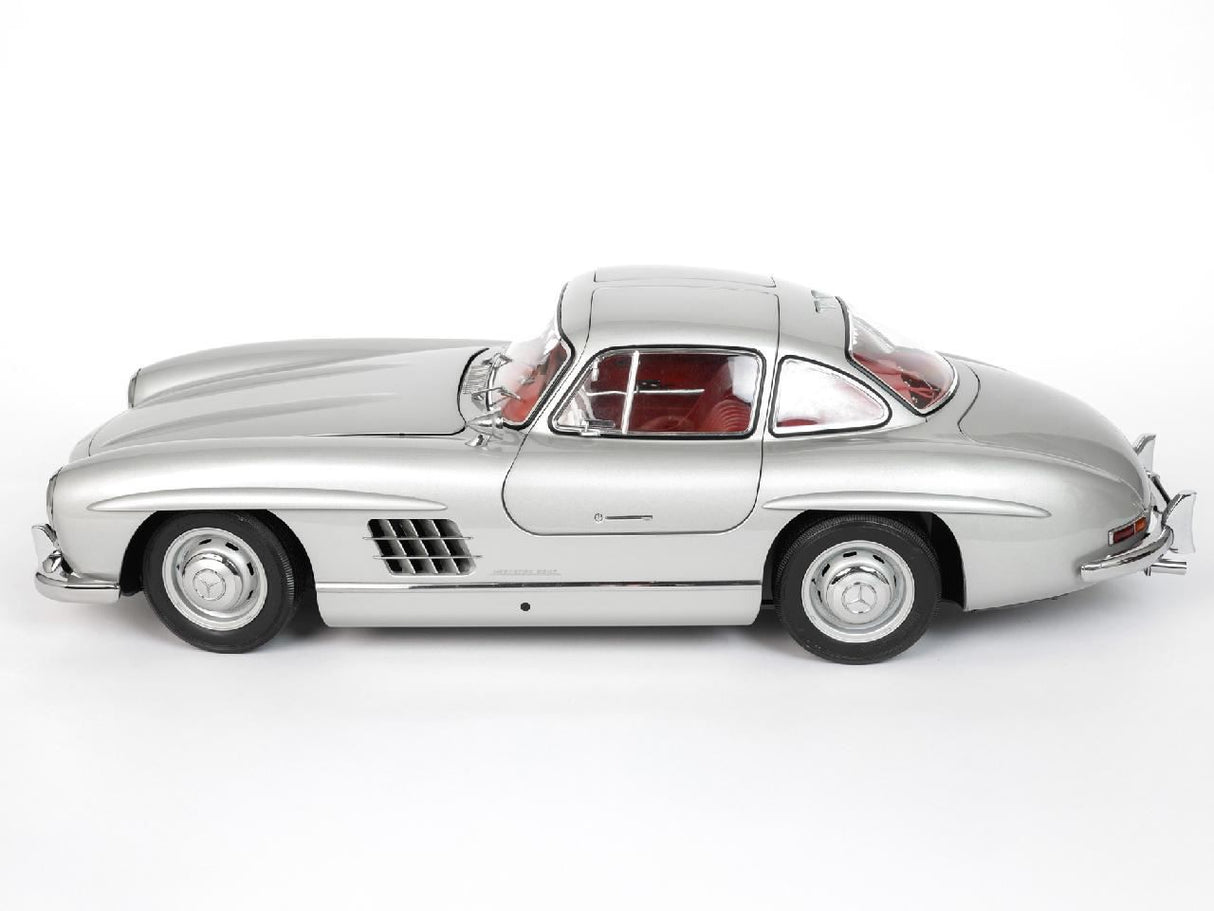 Ixo (Parent) Mercedes 300 Sl Silver 1/8 Scale Full Metal Kit