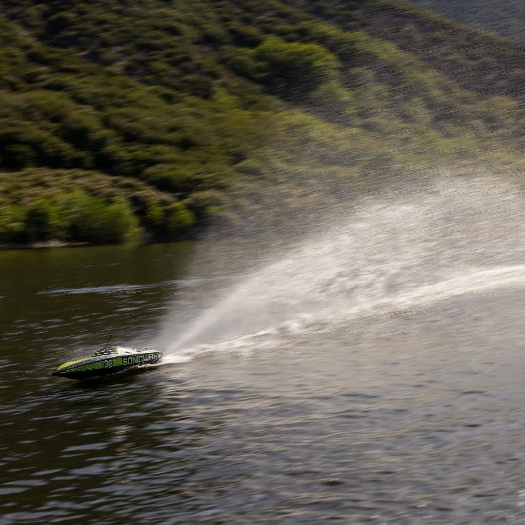 Proboat Sonicwake 36In V3 Self-Righting V-Hull Boat Rtr, Black