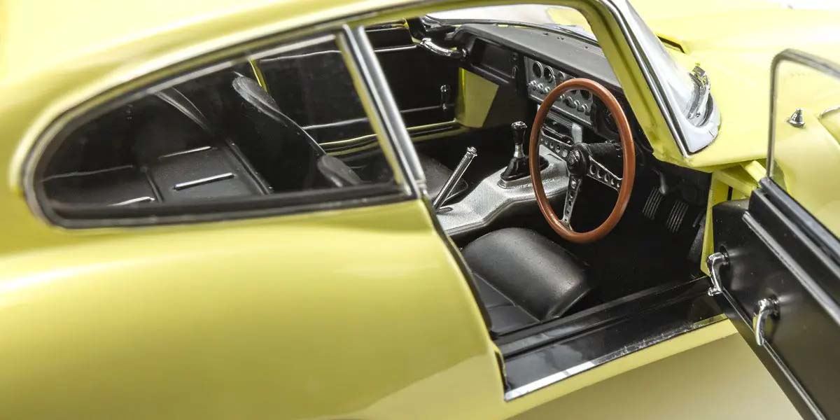 Kyosho 1:18 Jaguar E-Type 3.8L Coupe Mk1 1961 Pale Primose