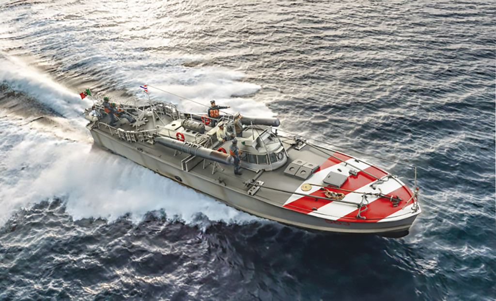 Italeri M.A.S. 568 4a Serie with crew