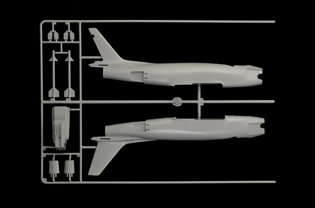 Italeri North American FJ-2/3 Fury