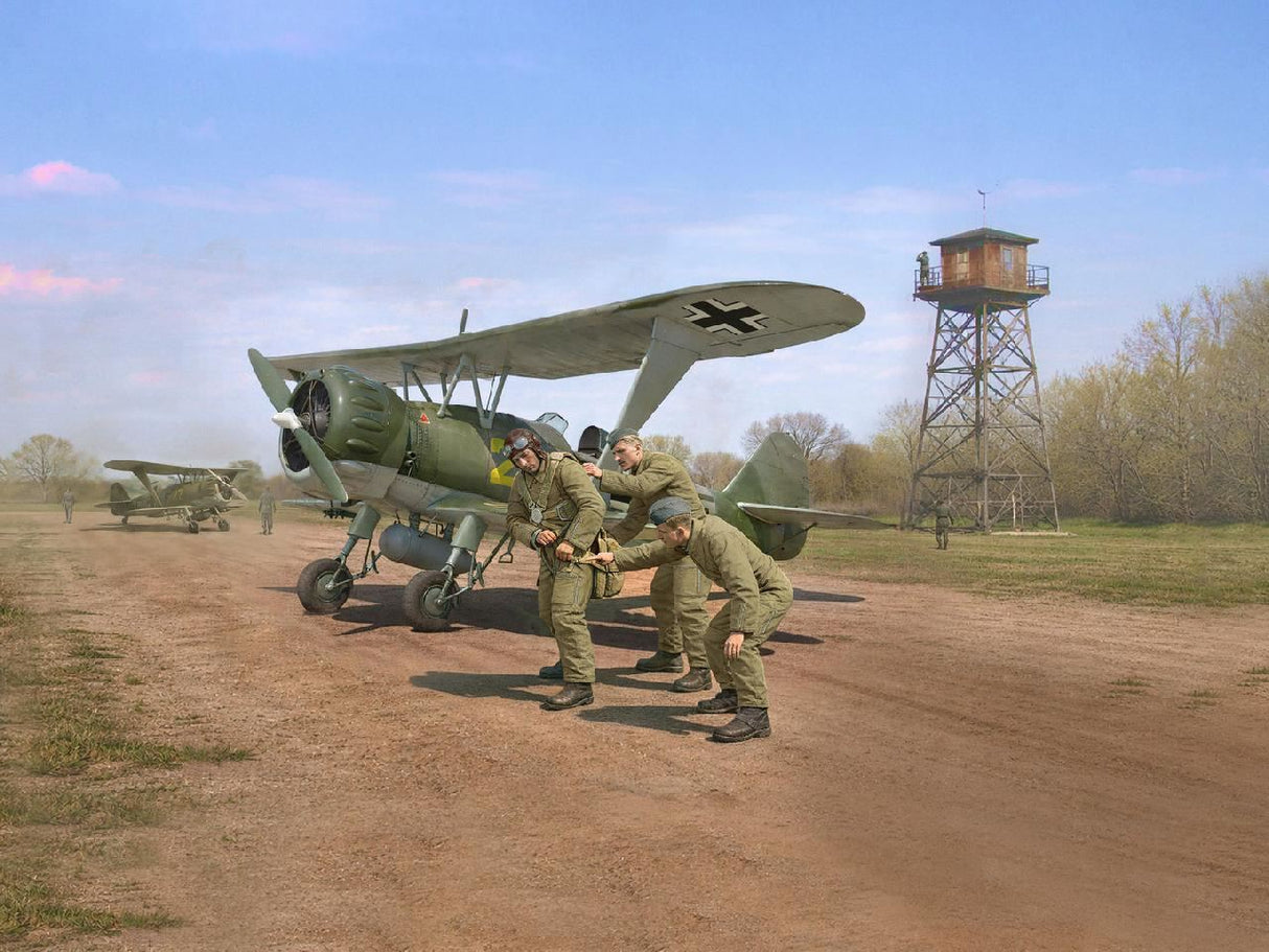 Icm Luftwaffe Pilot School (Hs 123A Training Biplane & 3 Figures)