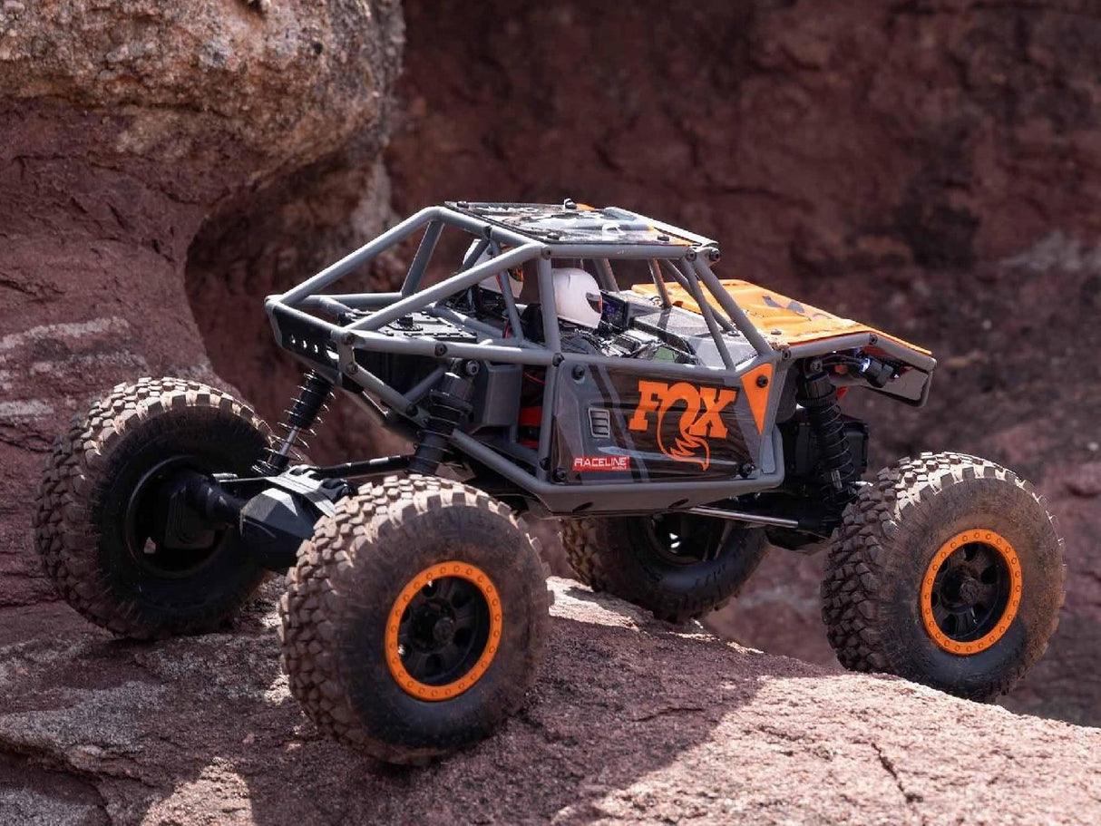 Axial 1/18 UTB18 Capra 4WD Unlimited Trail Buggy RTR, Grey