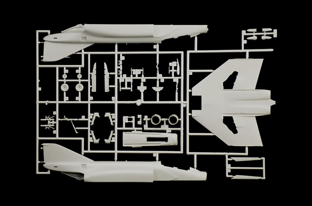 Italeri McDonnell Douglas F-4E/F Phantom II