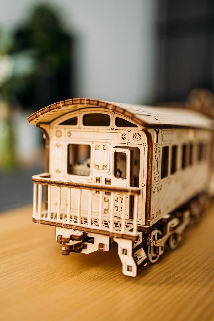 WOOD TRICK Locomotive R17