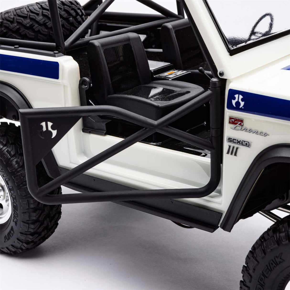 Axial 1/10 SCX10III Early Ford Bronco 4WD RTR, White