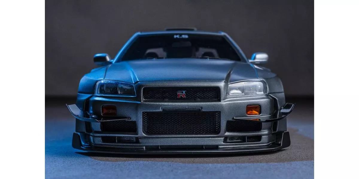 Kyosho 1:18 Samurai Collection Skyline Gt-R R34 Khyzyl Saleem Gray