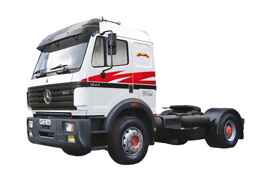Italeri Mercedes-Benz SK 1844LS V8